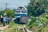Tài xế xe tải thoát nạn hi hữu sau cú tông của tàu hỏa