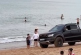 Xe bán tải chạy ngông nghênh trên bãi biển Tuy Hòa và Quy Nhơn