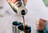 Người đàn ông tử vong sau 10 năm dùng một chiếc bình giữ nhiệt