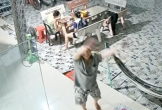 Cha nhảy cẫng lên, vẫy tay rối rít khi nghe con gái gọi qua camera