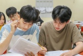 Cô trò trường dân tộc nội trú ở Nghệ An sáng đèn ôn thi tốt nghiệp THPT
