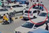 Lái xe ngược chiều, nam cảnh sát tát đại tá quân đội ngay giữa phố