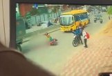 Con trai bị xe ben cán tử vong ngay trước mặt, mẹ ôm đầu gào khóc