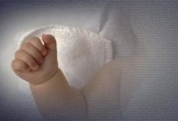 Bé gái 3 tháng tuổi bị người thân xâm hại, phải cấp cứu trong đêm