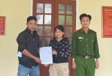 Giao trả gần 1 tỷ đồng cho người chuyển nhầm vào tài khoản ngân hàng