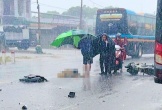 Xe máy va chạm ô tô khách khiến người phụ nữ tử vong