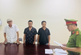 Một cán bộ hải quan bị bắt vì khai thác gỗ rừng trái phép