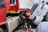 Kinh hãi xe container “kẹp” ô tô con trên Quốc lộ 1