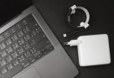 Sạc iPhone bằng bộ sạc của MacBook sẽ gây cháy nổ, hư pin?