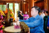 Trưởng Ban Tuyên giáo và Dân vận Trung ương dâng hương tưởng niệm Chủ tịch Hồ Chí Minh, các liệt sĩ