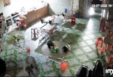 Ô tô lao vào quán phở, tài xế gây tai nạn bị tố 'lật kèo' đền bù thiệt hại