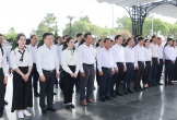 Đoàn cán bộ Văn phòng UBND tỉnh dâng hương tưởng niệm các anh hùng liệt sĩ tại tỉnh Quảng Trị
