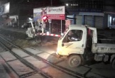 Không chấp hành tín hiệu biển báo, tài xế xe tải 