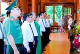 Lãnh đạo tỉnh Nghệ An dâng hoa, dâng hương tưởng niệm Chủ tịch Hồ Chí Minh và các Anh hùng liệt sĩ