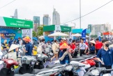 Người dân TP.HCM chen chân “đổi xe xăng lấy xe điện” tại VinFast Xanh Fest Icon
