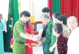 Đại tá Trần Ngọc Tuấn chung vui Ngày hội Toàn dân bảo vệ an ninh Tổ quốc tại xã Quỳ Hợp