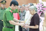 Đại tá Trần Ngọc Tuấn chung vui Ngày hội Toàn dân bảo vệ an ninh Tổ quốc tại xã Nghĩa Đàn