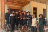 Dọn bùn sau lũ, Công an tỉnh Nghệ An tìm thấy tiền, vàng trả lại cho người dân