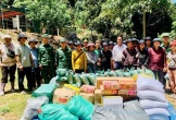 Nghệ An: Hỗ trợ nhân dân cụm bản biên giới của Lào nhu yếu phẩm cần thiết