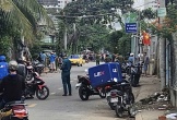 Khống chế đối tượng có biểu hiện bất thường, cầm dao cố thủ trong bãi đất trống
