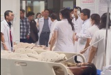 Điện giật phóng tia lửa khiến 2 công nhân nguy kịch