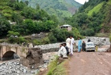 Lũ quét ở Pakistan khiến gần 200 người chết; Trực thăng rơi khi cứu trợ