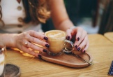 Kiểu uống nước dễ 'phá gan, hại thận', nên thay đổi sớm