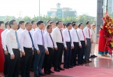 Đoàn đại biểu Đại hội Đảng bộ UBND tỉnh dâng hoa tưởng niệm Chủ tịch Hồ Chí Minh