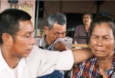 Phút đoàn tụ nghẹn ngào của người mẹ lưu lạc 29 năm ở Nghệ An