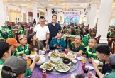 Chủ nhà hàng tiệc cưới mời cơm hàng trăm công nhân dọn vệ sinh môi trường sau bão số 5