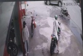VIDEO: Mua xe máy, bỏ “người yêu