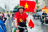 Mang kỷ vật của cha đã khuất đi xem diễu binh 2/9