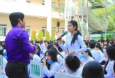 Trường học không nhận hoa tại lễ khai giảng, mong đổi sang học bổng cho học sinh