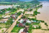 Hàng trăm nhà dân ở Nghệ An bị nước lũ nhấn chìm