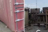 Thùng container rơi khỏi xe, đè 3 thanh niên đi xe máy tử vong