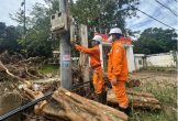 Nghệ An nỗ lực khôi phục cấp điện cho các gia đình bị ảnh hưởng mưa lũ lớn