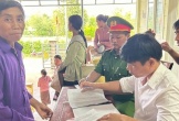 Một xã hoàn thành phát tiền quà Quốc khánh 2-9, người dân cười tươi như được mùa