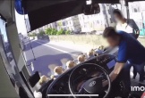 Người đàn ông lao lên xe khách rút chìa khóa rồi bỏ đi, 40 người bơ vơ giữa đường Hà Nội: Hé lộ nguồn cơn