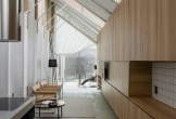 Nhà phố hẹp thiết kế tựa cabin máy bay giữa lòng đô thị