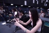 Hoa hậu Thái Lan khóc nức nở vì bị ép livestream bán hàng