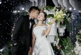 Tiền đạo cao 1m80 của ĐT Việt Nam cưới hot girl ngân hàng