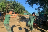 Bộ đội vượt khó giúp dân vùng lũ hiệu quả