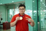 Thầy cô, gia đình chào đón chủ nhân Huy chương Vàng Olympic Tin học Quốc tế