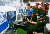 Đại tướng Phan Văn Giang trải nghiệm lái xe Trường Sơn bằng kính AR