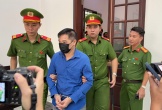 Hình ảnh áp giải Bình “kiểm” đến tòa sáng nay