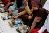 Hơn 6.000 trẻ ngộ độc trong chương trình bữa ăn miễn phí ở Indonesia