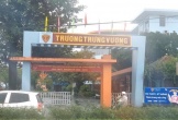 Đón học sinh đến lớp sau bão số 10, trường học bất ngờ cho về vì 