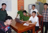 Mang dao bầu tới nhà đâm bạn trọng thương rồi về nhà cố thủ