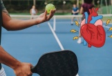 Cơ thể phản ứng ra sao khi chơi pickleball trời lạnh? Cách phòng tránh đột quỵ