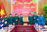 Chính uỷ Quân khu 4 chúc Tết cán bộ, người dân xã Đô Lương